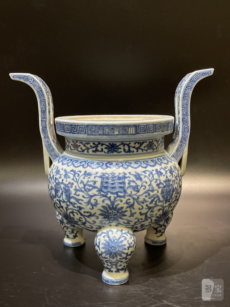 清 青花莲托八宝纹朝冠耳炉 - 图5